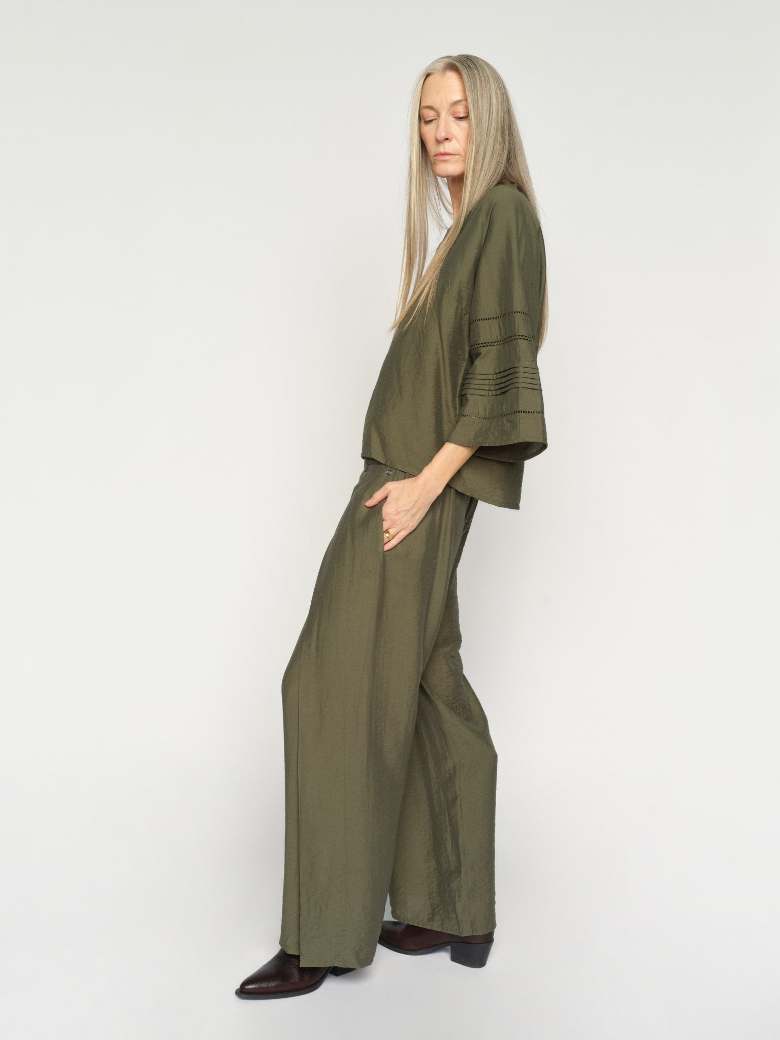 Modelshot / Olive Night / Detail